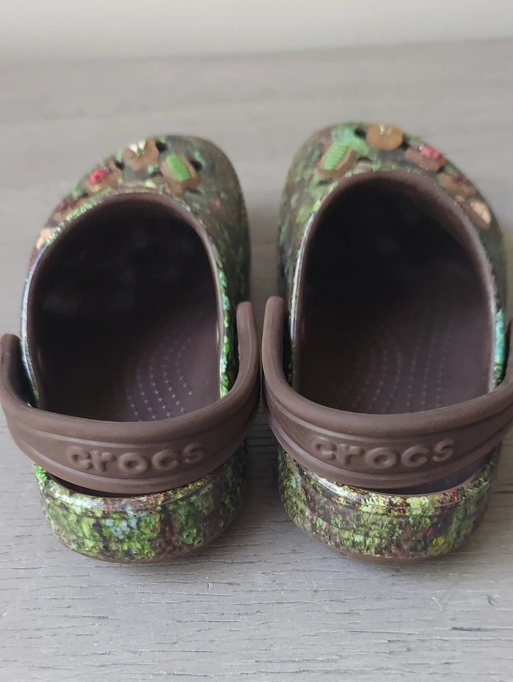 Crocs Kids C9 Woodland Forest Print Clogs w/ Nature Jibbitz Charms